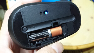 単3乾電池1個で青色LEDを光らせます