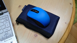 Bluetooth Mobile Mouse 3600をデジカメ用ケースに入れます