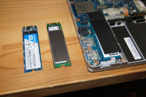 WD Blue 3D NAND SATA SSD（左）