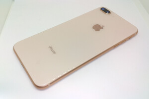 iPhone 8 Plus（ゴールド）