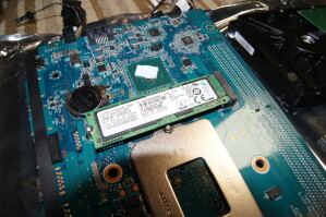 マザーボード背面のM.2 SSD