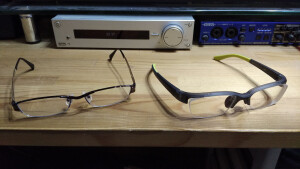 ランニング用眼鏡（右）とメタルフレーム（左）